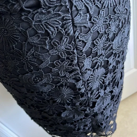 EUC Lulus Black Lace overlay Open-back Dress size small - Picture 7 of 8